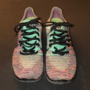 Nike FlyKnit Sneaker Women’s 8